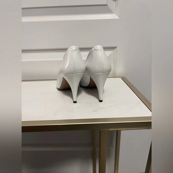 Vintage | Sevilla  Genuine Leather White Almond Toe Pumps | Size 6.5 - Picture 4 of 11